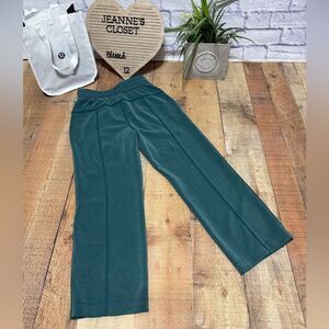 Lululemon Softstreme High-Rise Straight-Leg Cropped Pant
Dark Forest